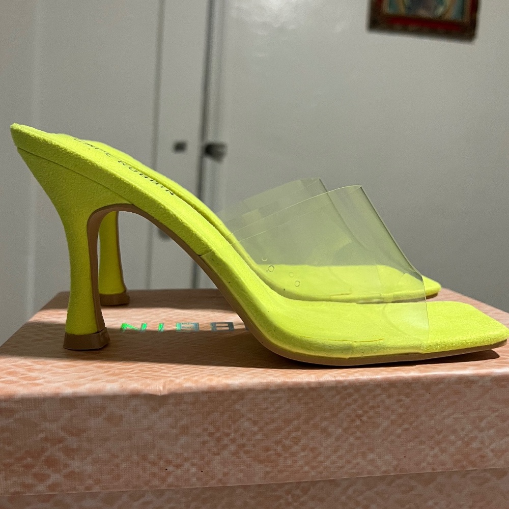 New Cabe robbin lime green heels